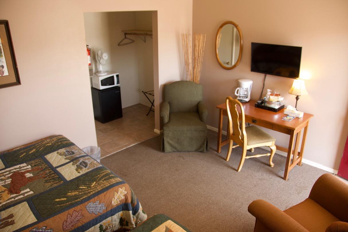 Yellowstone Holiday Motel 웨스트 엘로스톤 외부 사진