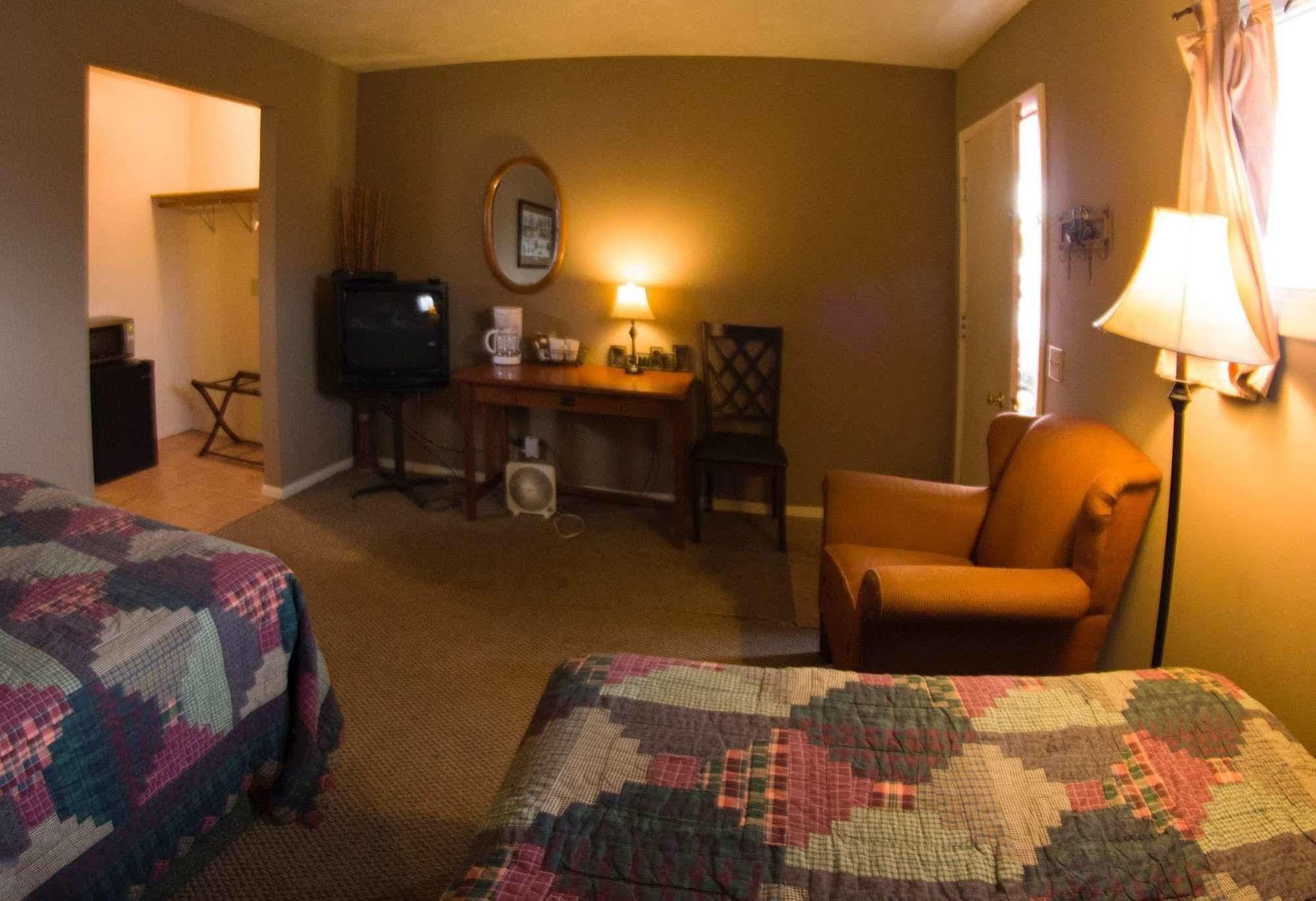 Yellowstone Holiday Motel 웨스트 엘로스톤 외부 사진