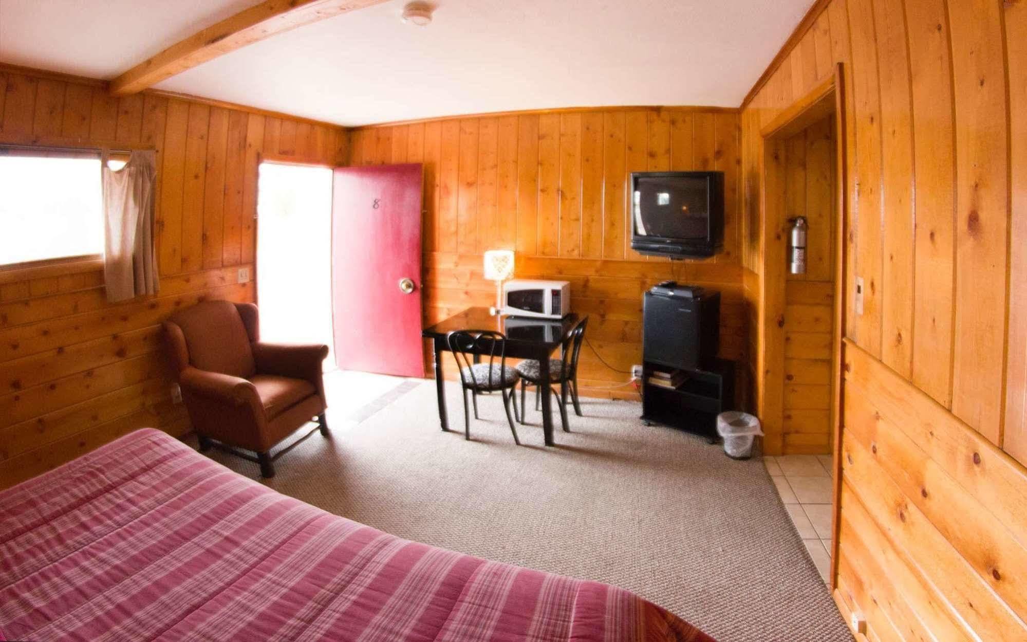 Yellowstone Holiday Motel 웨스트 엘로스톤 외부 사진