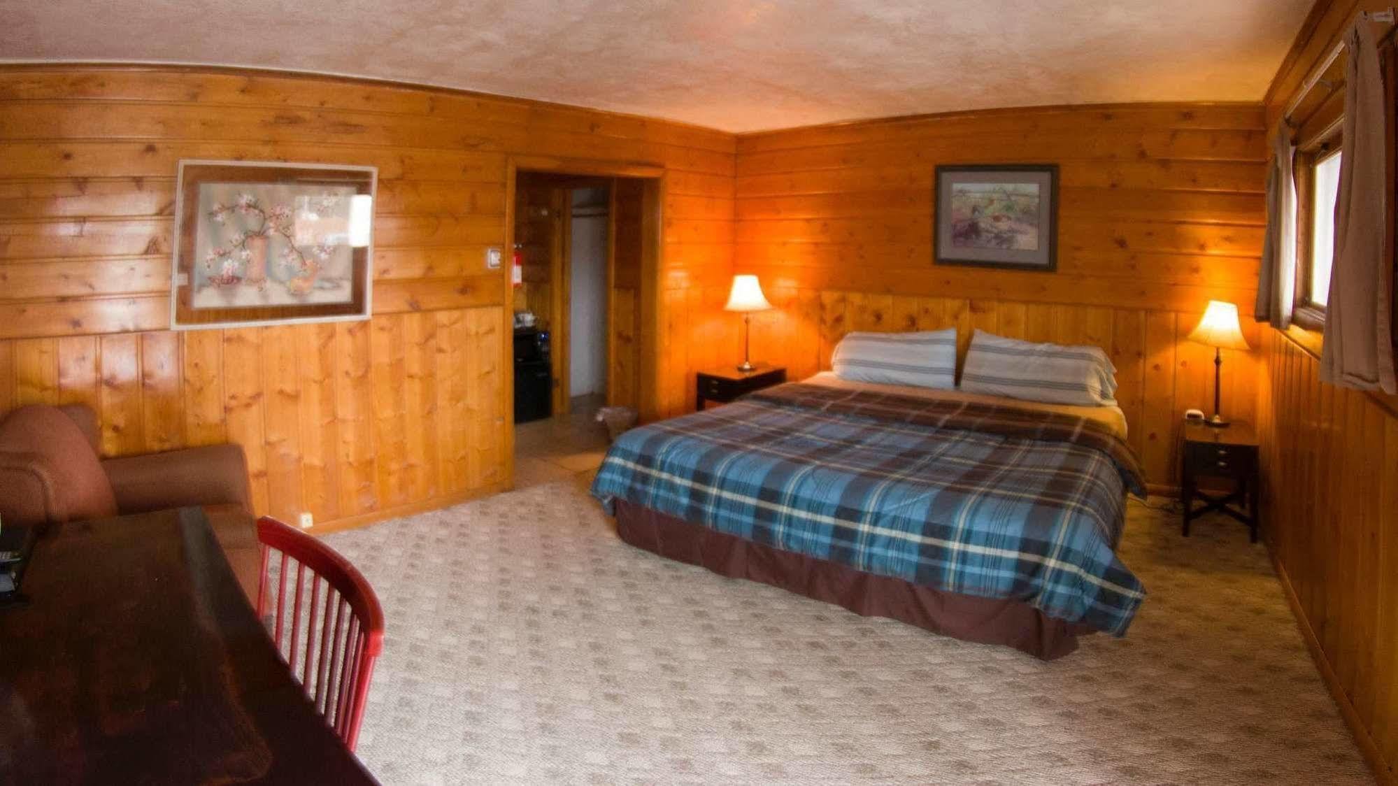 Yellowstone Holiday Motel 웨스트 엘로스톤 외부 사진