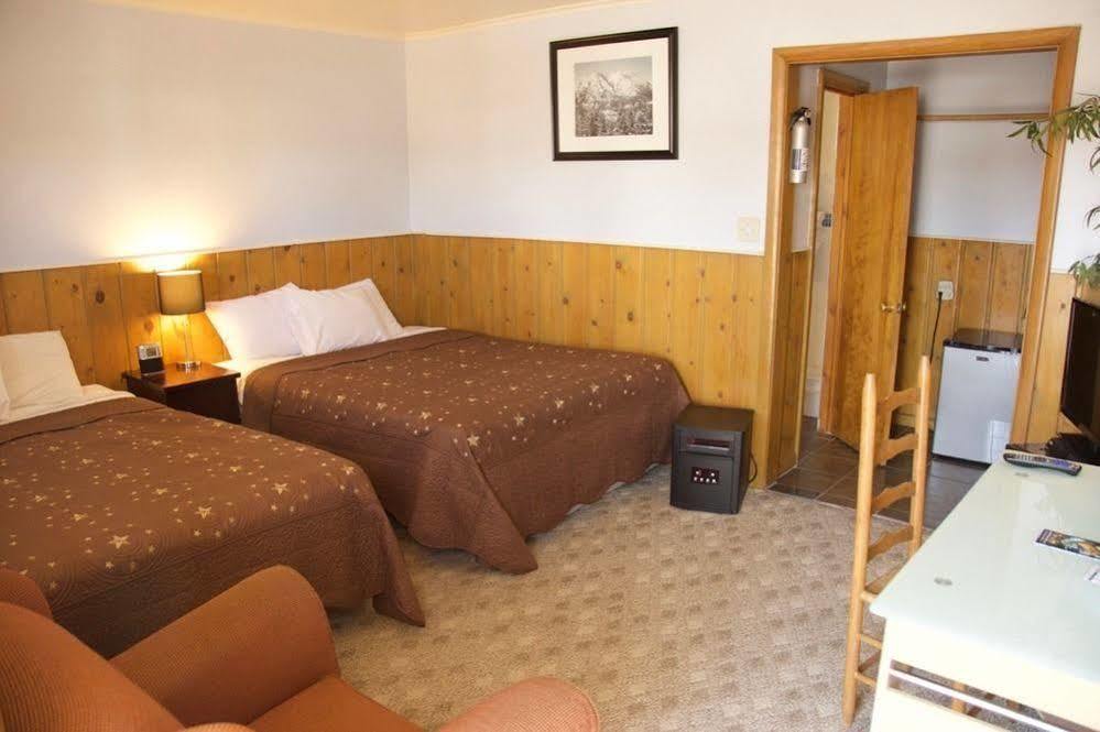 Yellowstone Holiday Motel 웨스트 엘로스톤 외부 사진