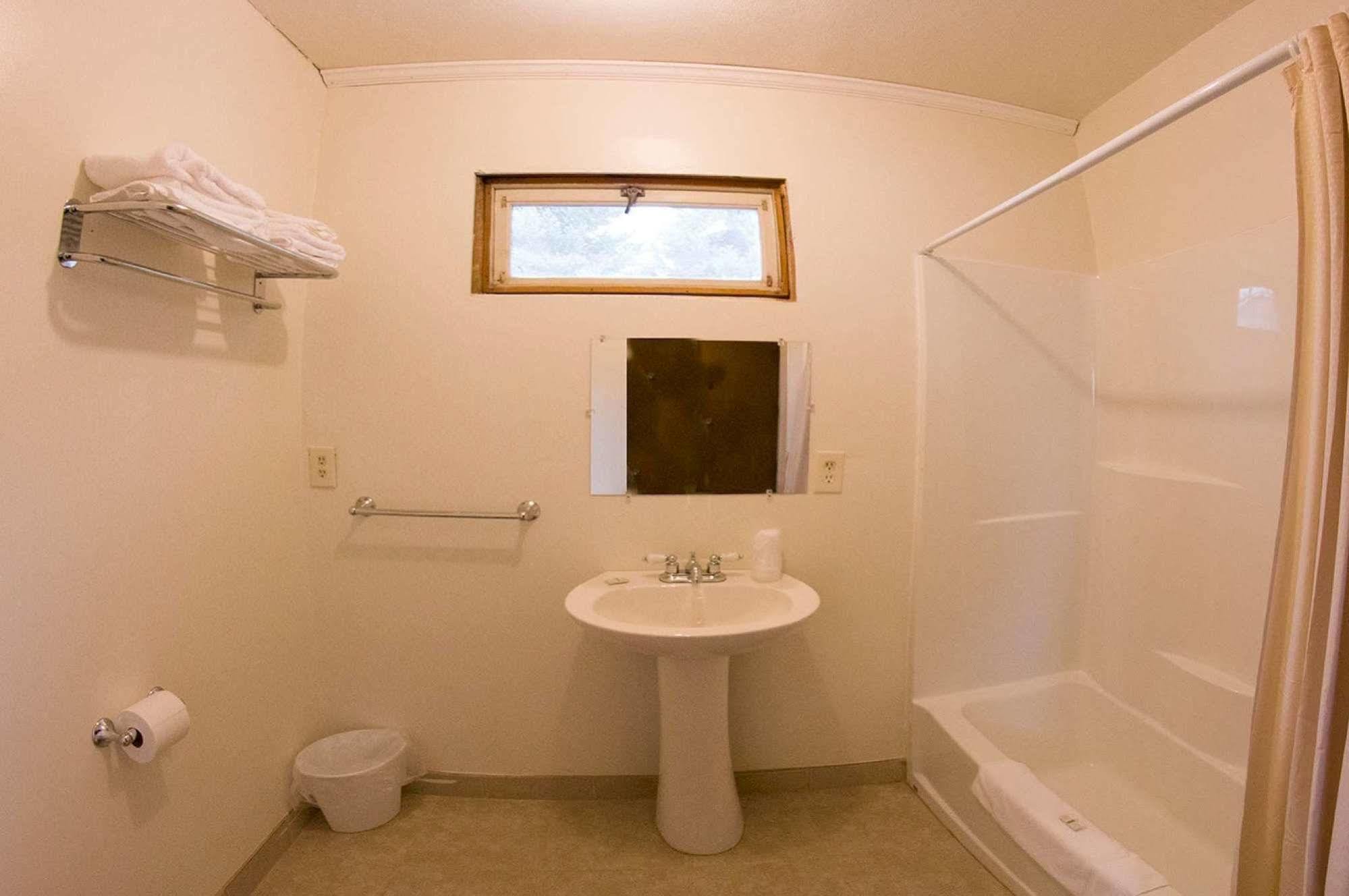 Yellowstone Holiday Motel 웨스트 엘로스톤 외부 사진