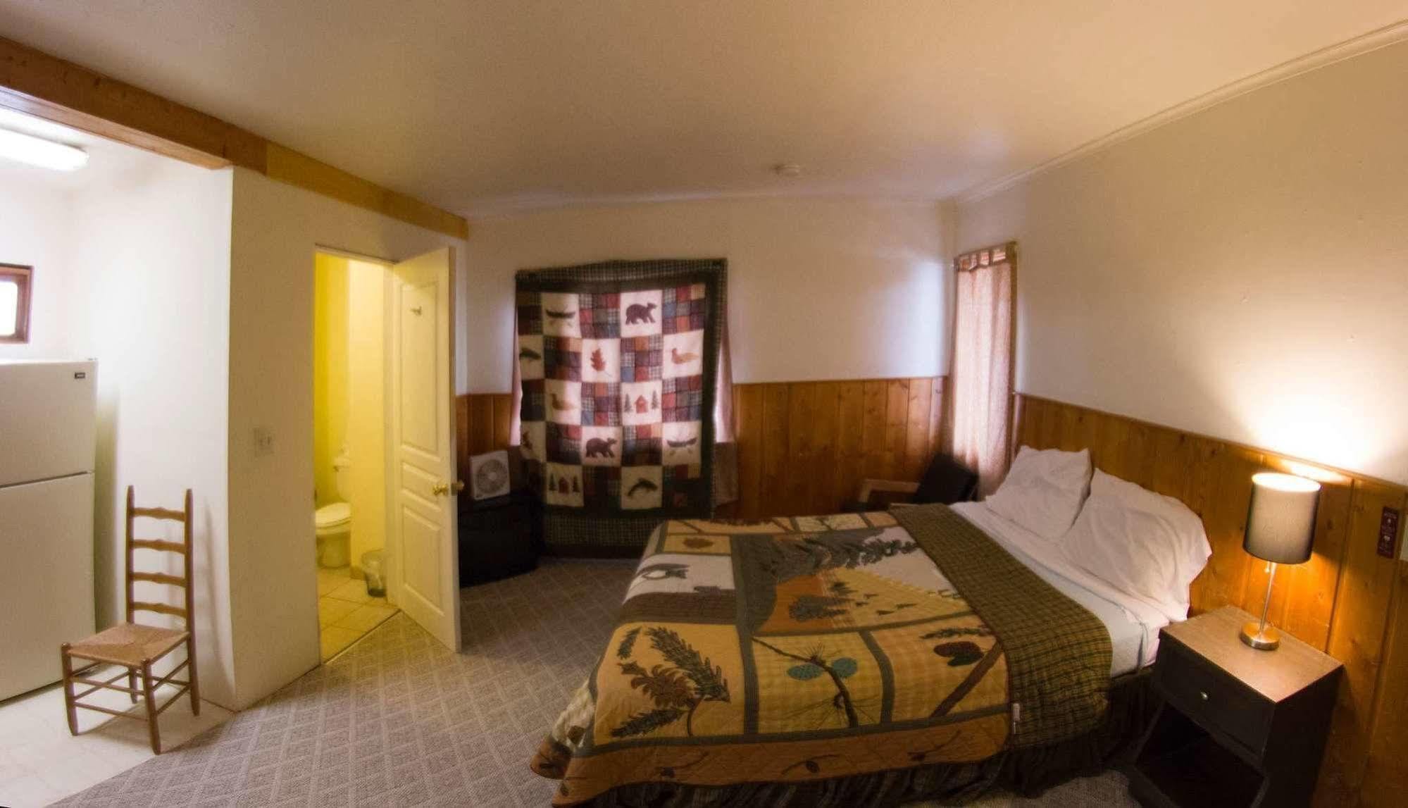 Yellowstone Holiday Motel 웨스트 엘로스톤 외부 사진