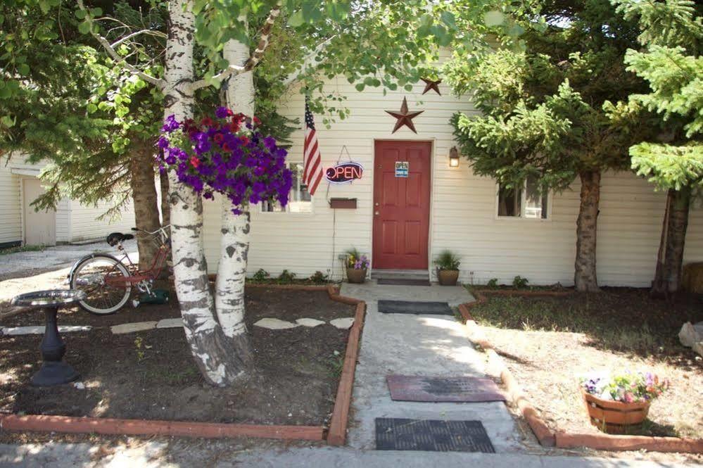 Yellowstone Holiday Motel 웨스트 엘로스톤 외부 사진